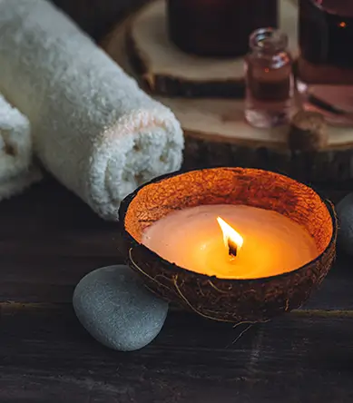 Ambiance zen avec bougie et pierres